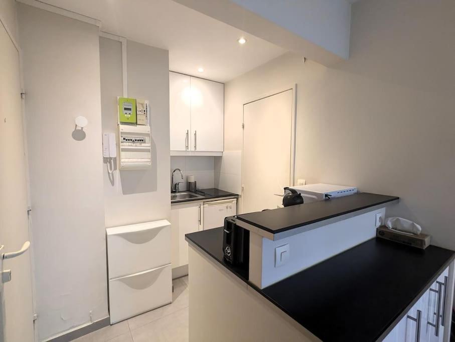 Quiet On Garden - St Ambroise Apartment Paris