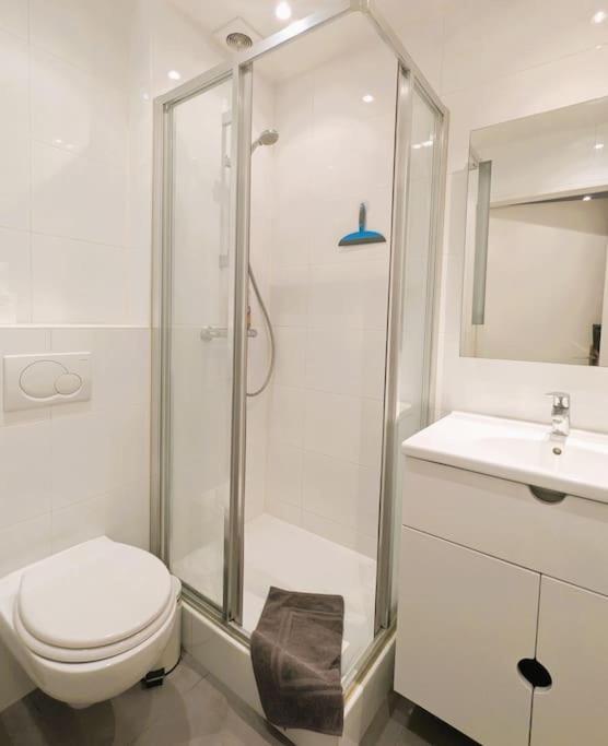 Quiet On Garden - St Ambroise Apartment