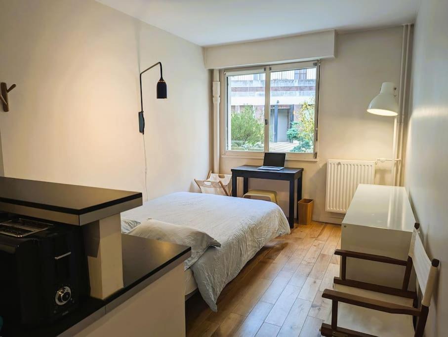 Quiet On Garden - St Ambroise Apartment Paris